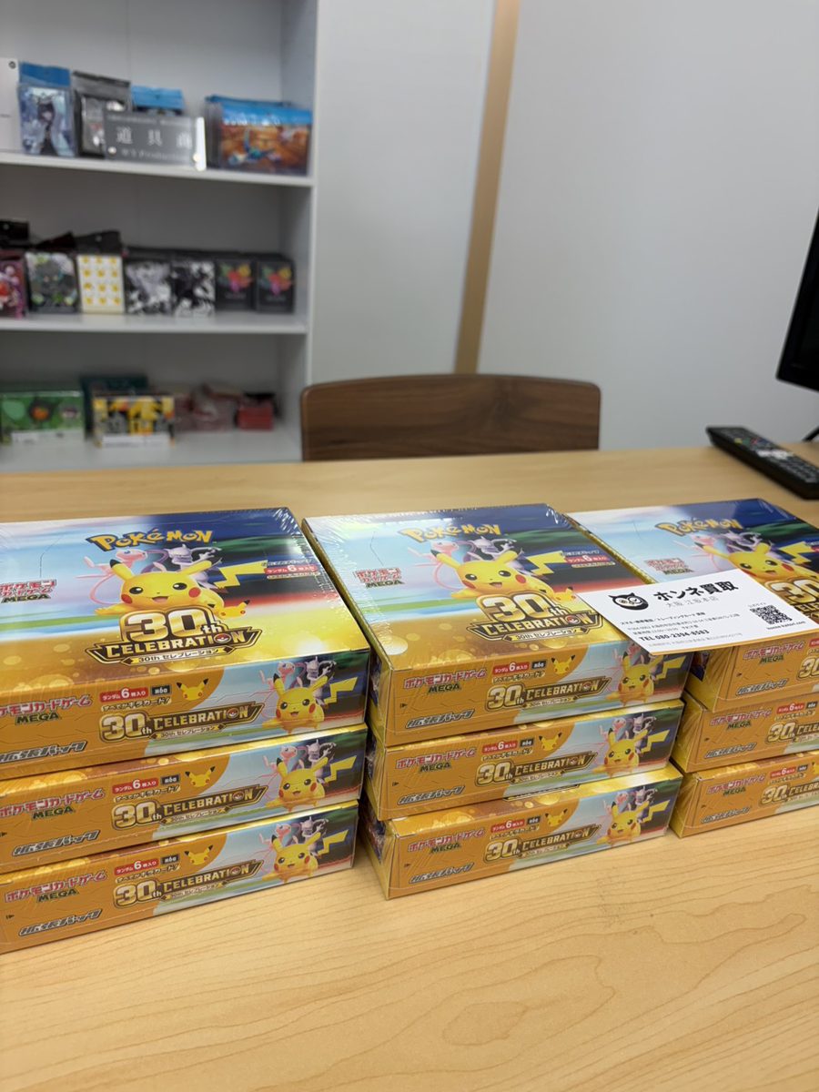 シュリンク付きのまま積んだ「30th CELEBRATION」の拡張パックBOX